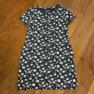 ***SOLD***Art Class Floral Daisy dark gray button down dress